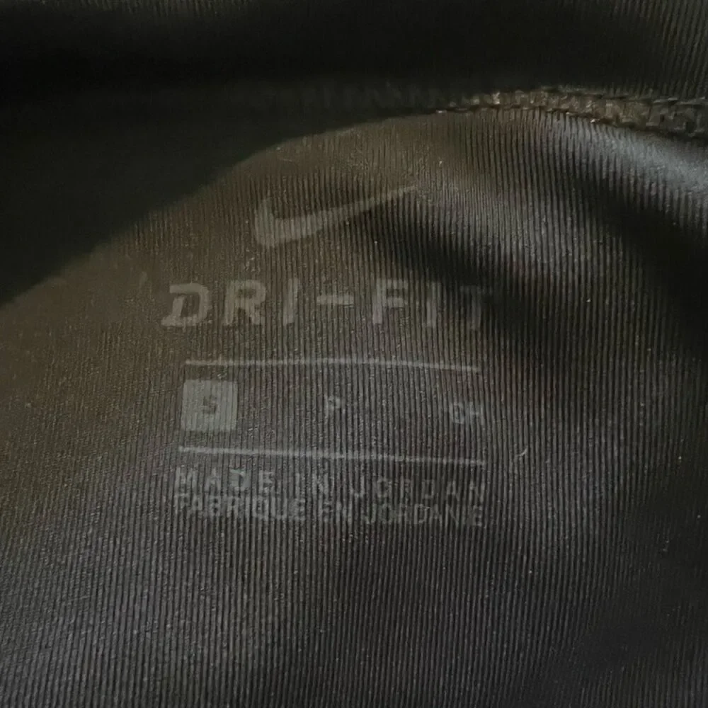 Nike cropped black